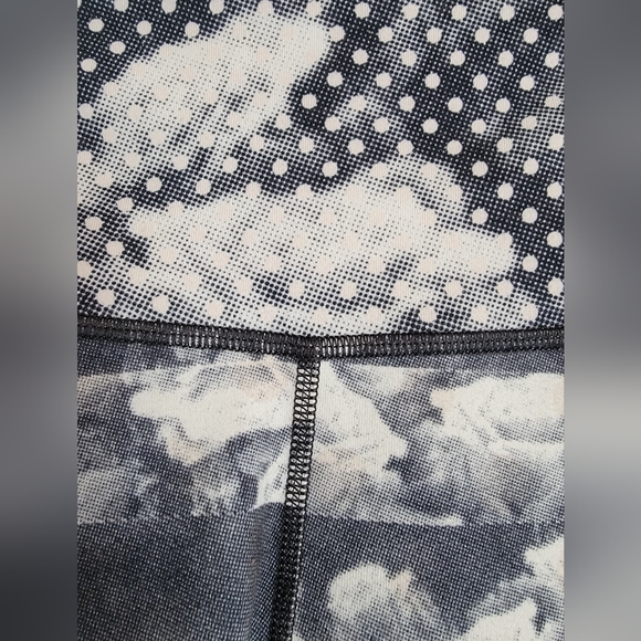 Lululemon High Times Pant sz 8 - Picture 3 of 9